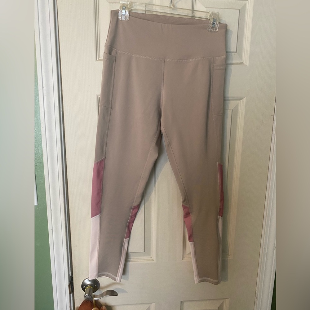 Stylish Pink and Tan Leggings Ebb & Flow size large with side pockets yoga pants